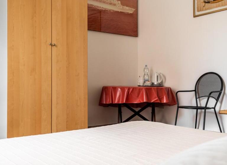 اتاق استاندارد با سرویس بهداشتی مشترک, Arena Alfieri B&b
