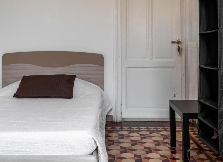 اتاق استاندارد یک تخته با سرویس بهداشتی مشترک, Arena Alfieri B&b
