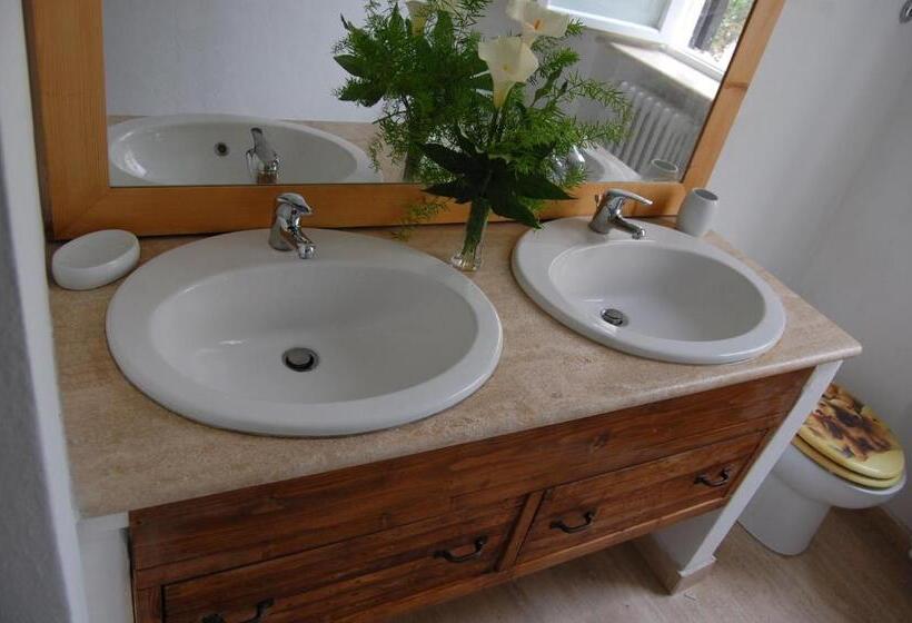 اتاق استاندارد یک تخته با سرویس بهداشتی مشترک, Arena Alfieri B&b