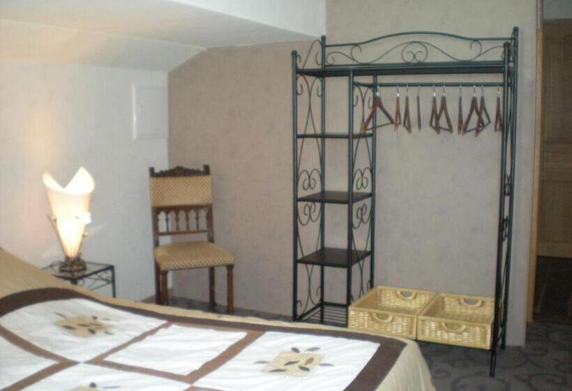 Семейный Номер, Manoir Larcouillet