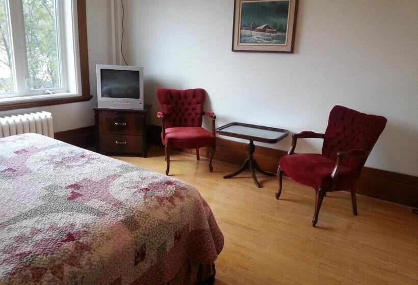 Номер Стандарт, Le Petit Château Montebello B&b