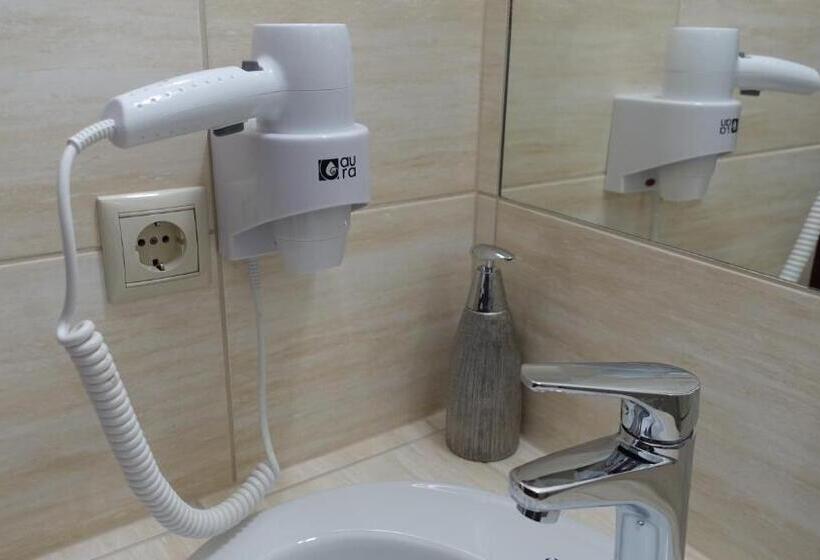 اتاق استاندارد سه نفره, Fészek Fogadó   Pension Nest