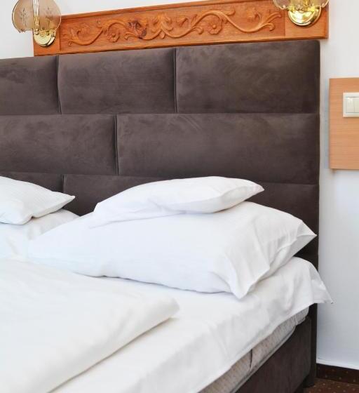 اتاق استاندارد سه نفره, Fészek Fogadó   Pension Nest