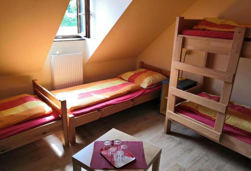 이코노이 4인룸, Hostel Skautský Dom