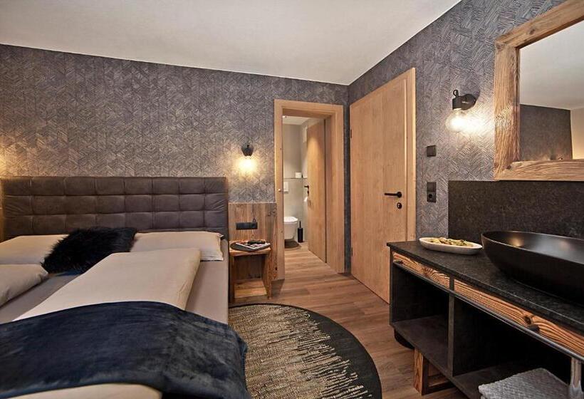 Quarto Deluxe com Sacada, Villa Michaela