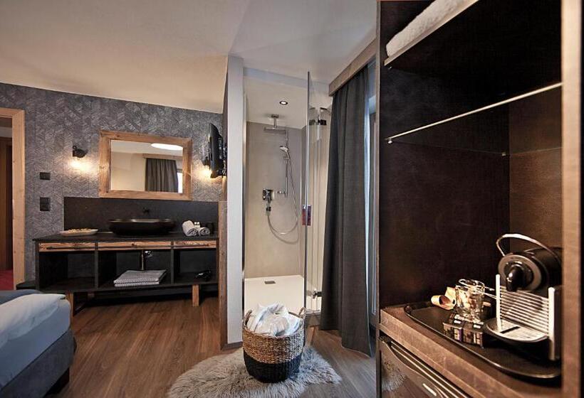 Quarto Deluxe com Sacada, Villa Michaela