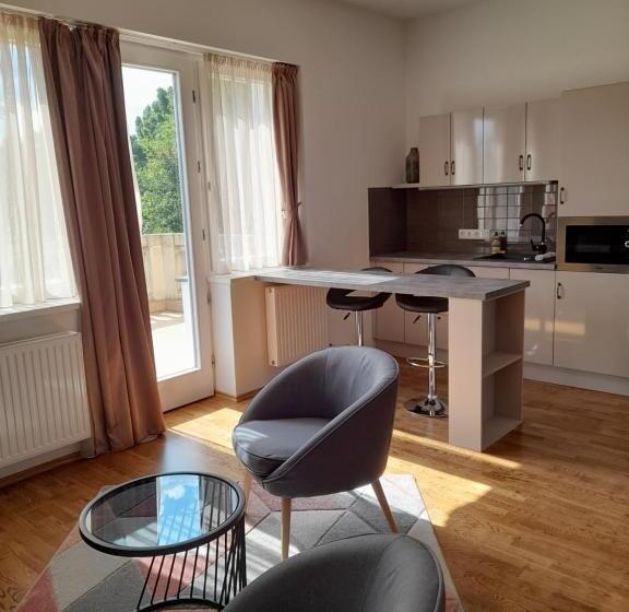 Family Suite, Rosenberg Kúria