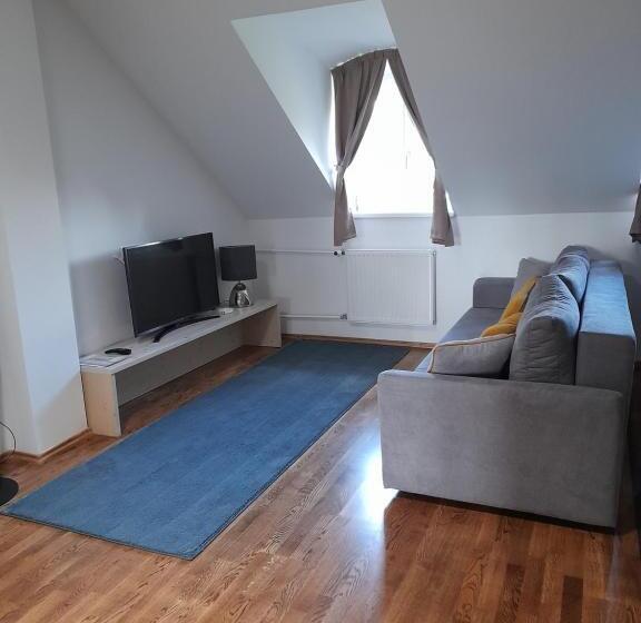 Family Suite, Rosenberg Kúria