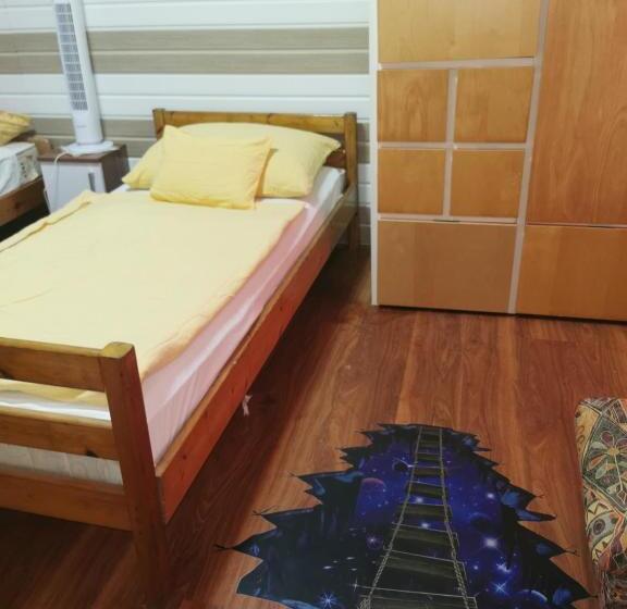 Economy Triple Room, Edit Vendégház