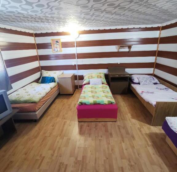 کلبه ییلاقی, Edit Vendégház
