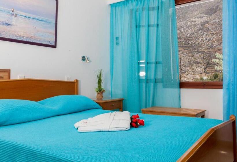 اتاق استاندارد با چشم‌انداز کوهستان, Irini S Rooms
