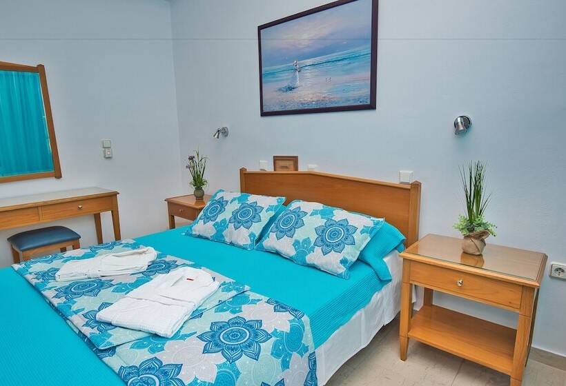 اتاق استاندارد با چشم‌انداز کوهستان, Irini S Rooms