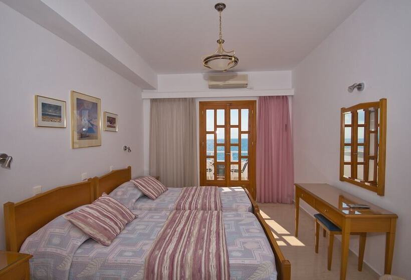 اتاق استاندارد با چشم‌انداز دریا, Irini S Rooms