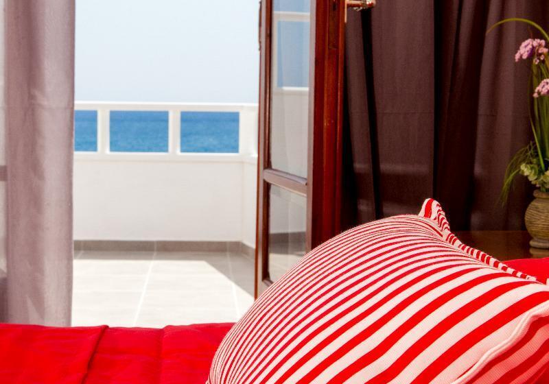 اتاق استاندارد با چشم‌انداز دریا, Irini S Rooms