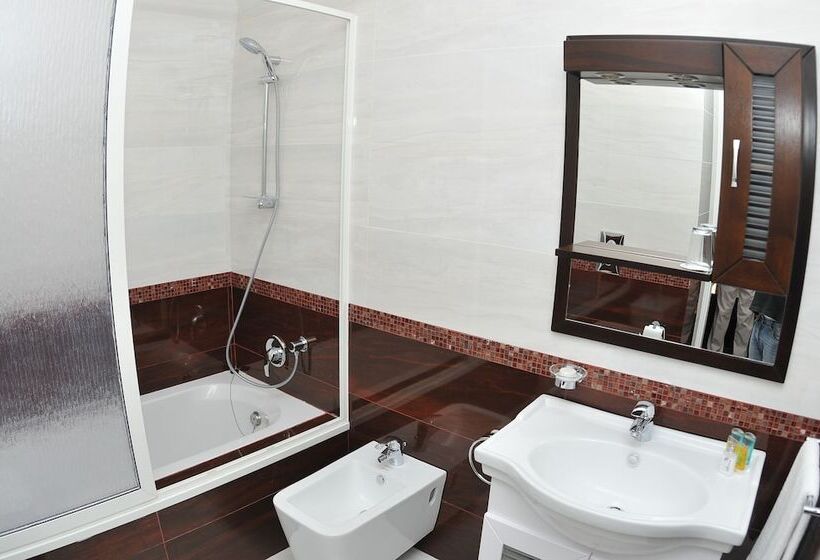 اتاق اجرایی یک تخته, Monoberge Byblos