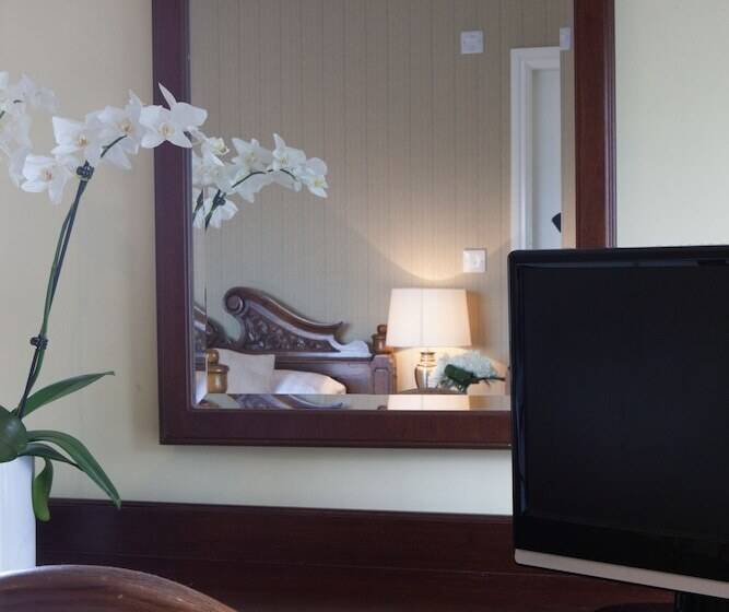 اتاق کلاسیک, The Lamplighter Dining ~ Rooms