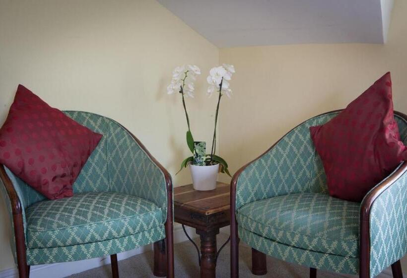 اتاق پرمیوم, The Lamplighter Dining ~ Rooms