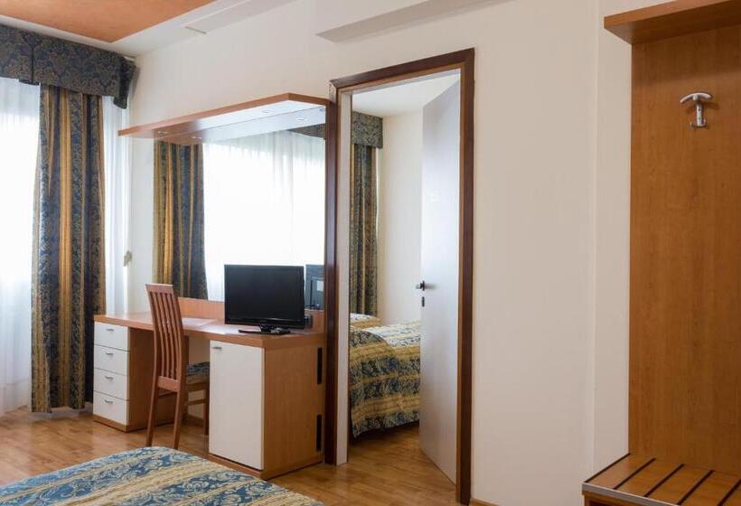 غرفة عائلية, Airmotel