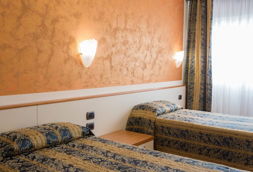 غرفة عائلية, Airmotel