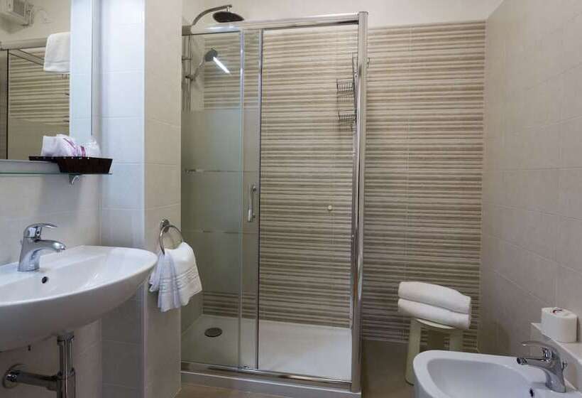 غرفة عائلية, Airmotel