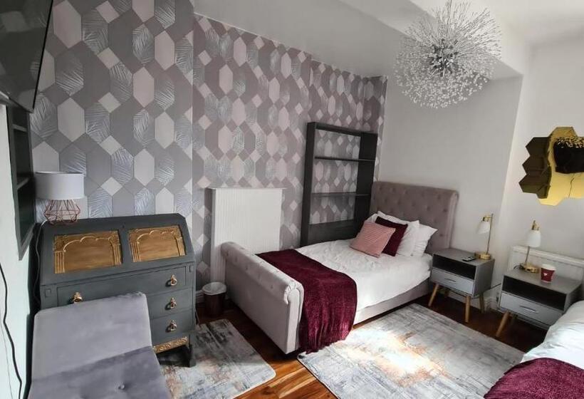 Номер Deluxe, The Walrus Bar And Hostel