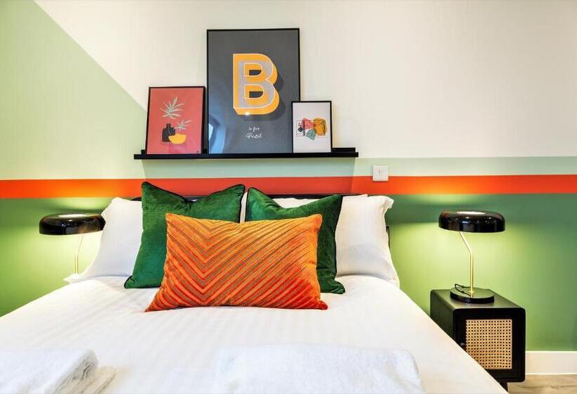 استودیوی استاندارد, Your Apartment I Clifton Village