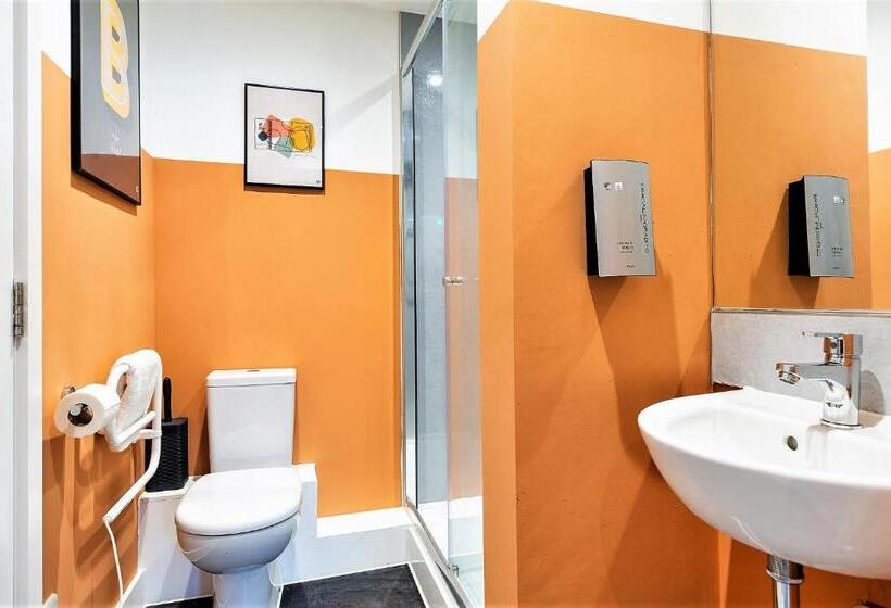 استودیوی استاندارد, Your Apartment I Clifton Village