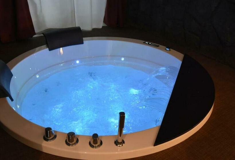 اتاق استاندارد با وان آب گرم, Th Luxury Fly