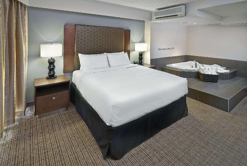 Номер Стандарт, Holiday Inn Express Hotel & Suites Hinton, An Ihg
