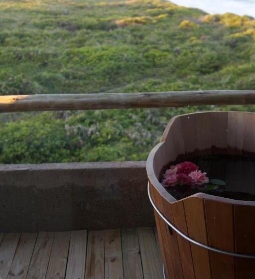 스위트, Kenoa Exclusive Beach Spa & Resort