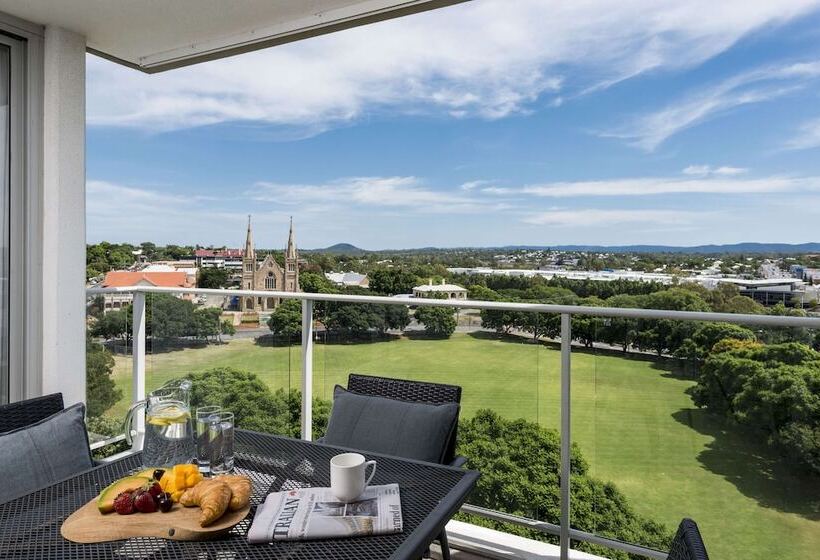 Апартаменты 3 Спальни, Oaks Ipswich Aspire Suites