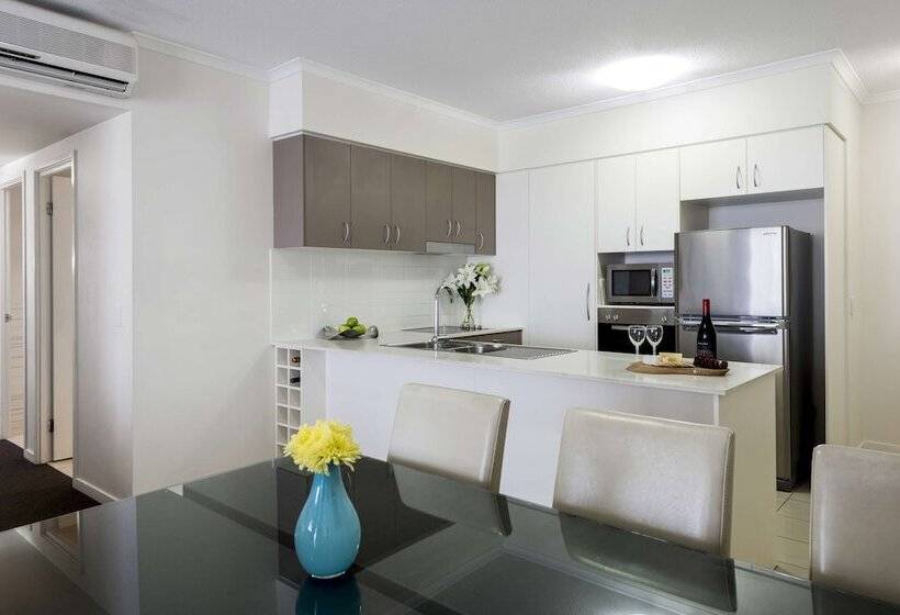 Апартаменты 3 Спальни, Oaks Ipswich Aspire Suites