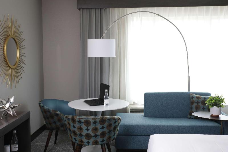 Номер Стандарт Адаптированный для Инвалидов, The Rewind West Des Moines, Tapestry Collection By Hilton