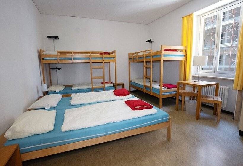 تختخواب در اتاق مشترک, Locarno Youth Hostel