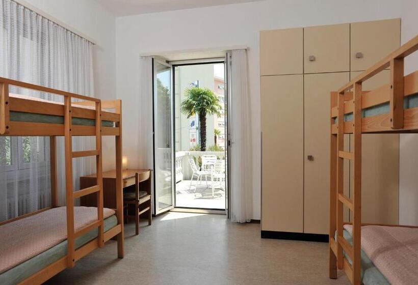 اتاق استاندارد چهارنفره با سرویس بهداشتی مشترک, Locarno Youth Hostel