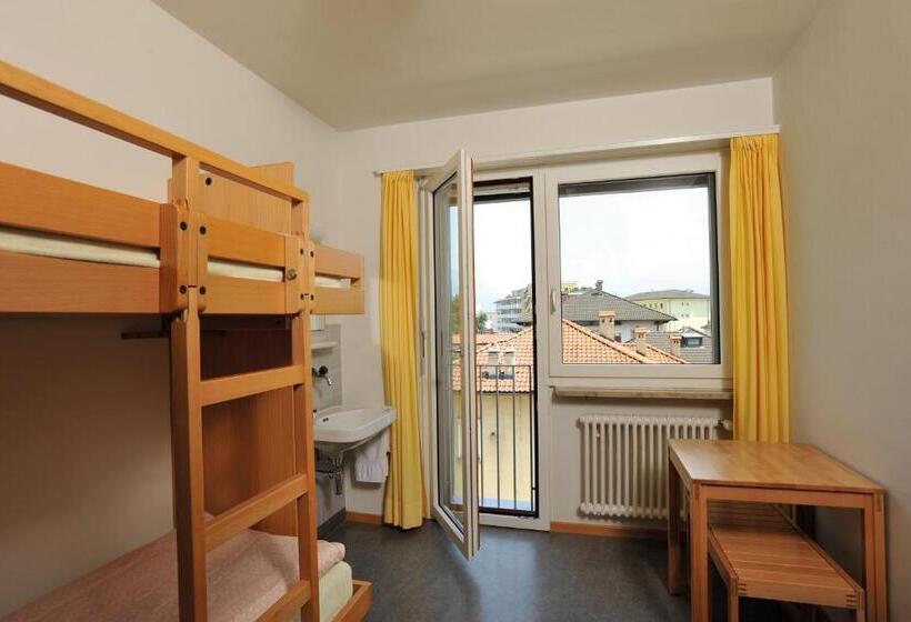 スタンダード４人部屋, Locarno Youth Hostel