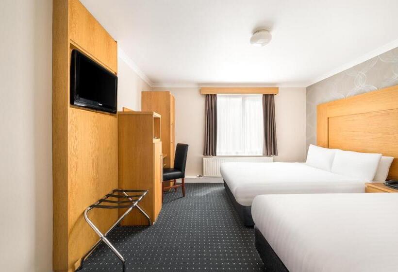 غرفة قياسية ثلاثية, Rooms Inn