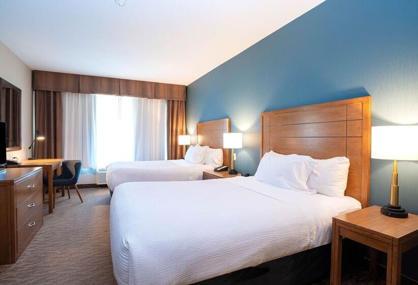带特大床的标准间, Sandman Hotel And Suites Squamish