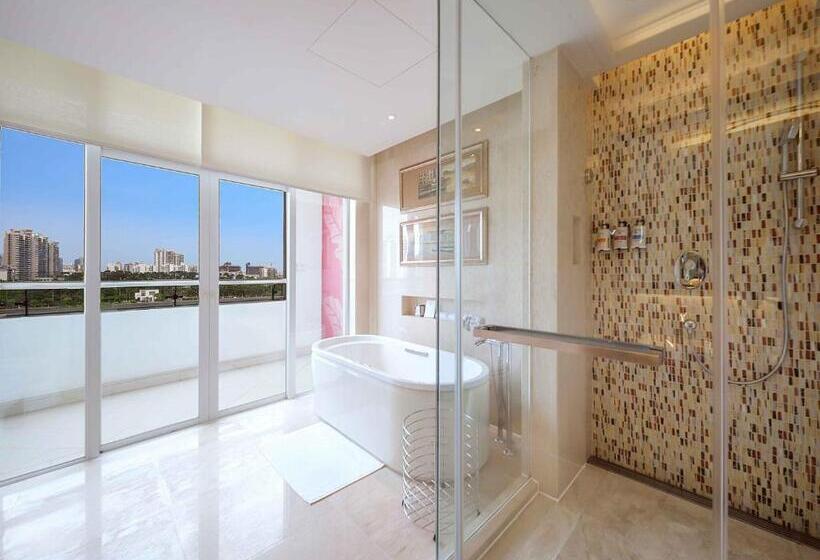 Deluxe Suite King Bed, Pullman Haikou