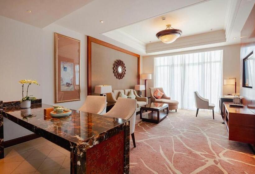 Deluxe Suite King Bed, Pullman Haikou