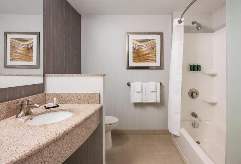 キングサイズベッドのスタンダードルーム, Courtyard By Marriott Edmonton West
