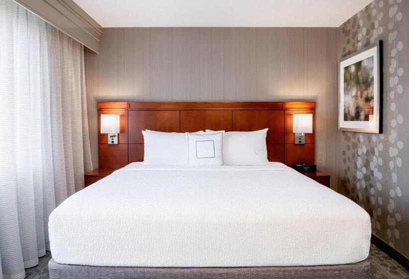 מיטת קינג בסוויטה, Courtyard By Marriott Edmonton West