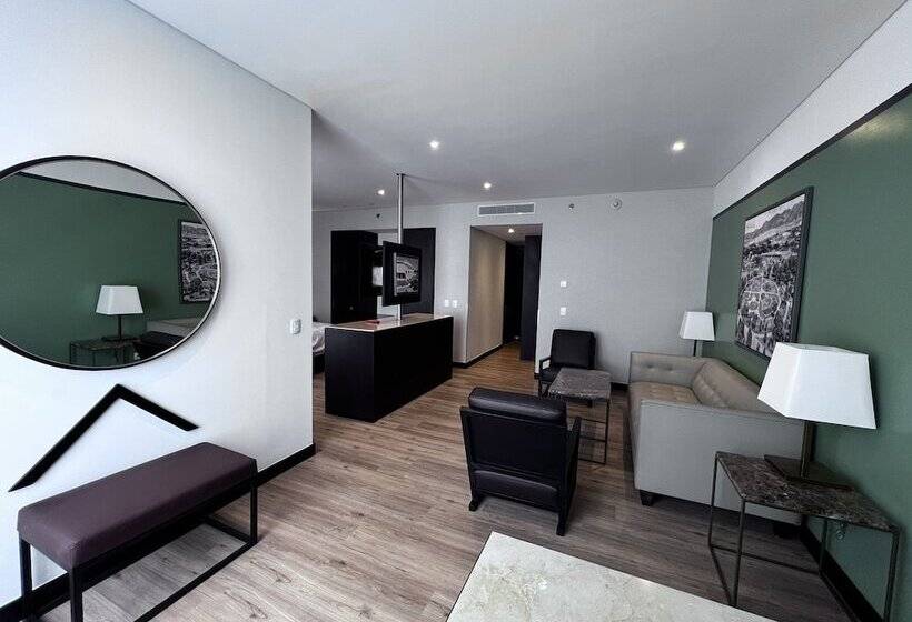 스위트, Holiday Inn Bogota Airport, An Ihg