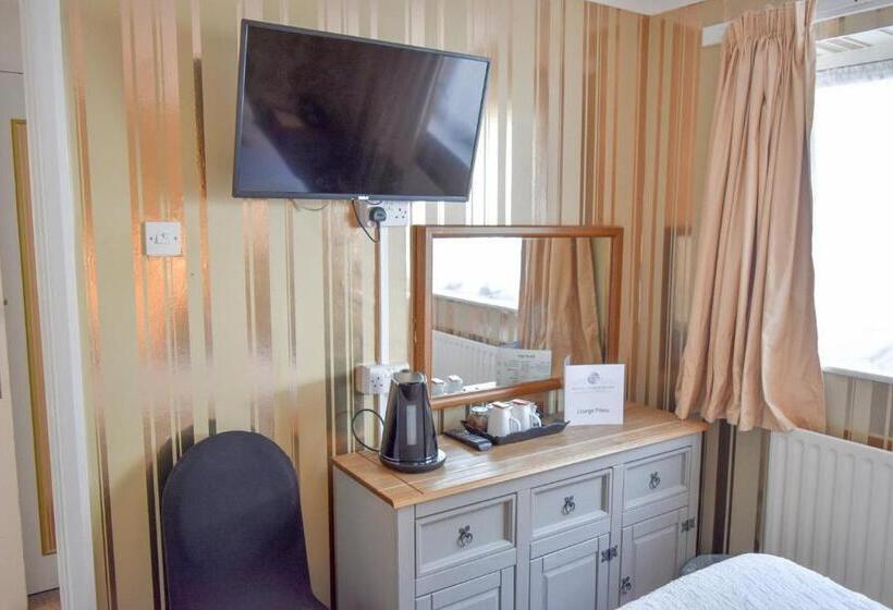 اتاق اکونومی, The Hotel Commodore