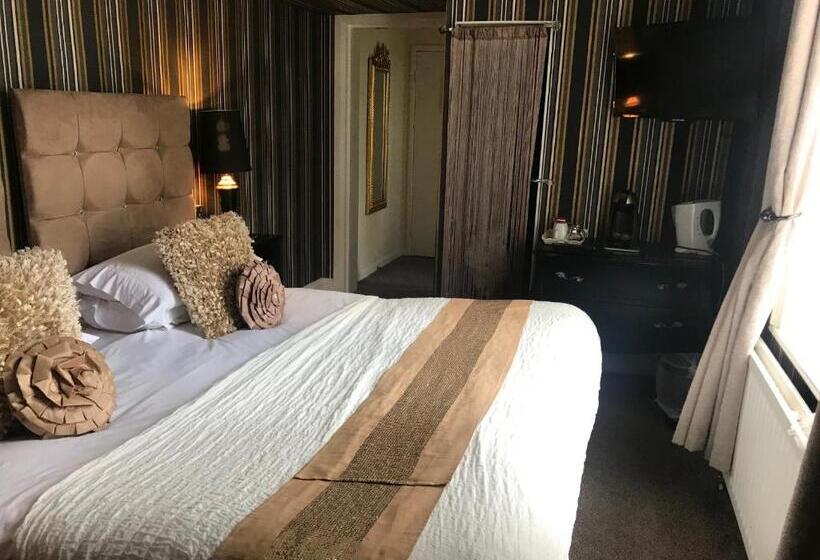 اتاق سوپریور, The Hotel Commodore