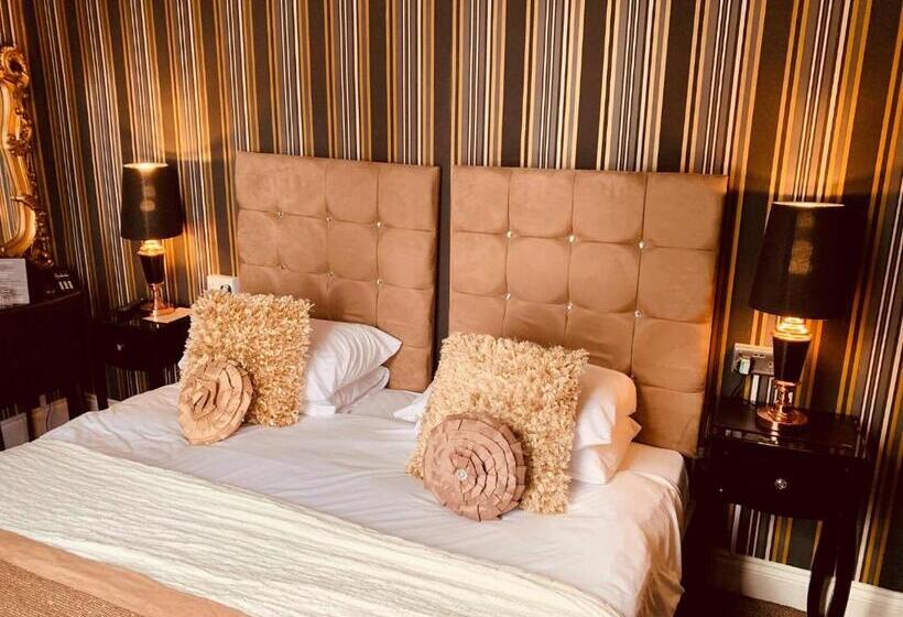 اتاق سوپریور, The Hotel Commodore
