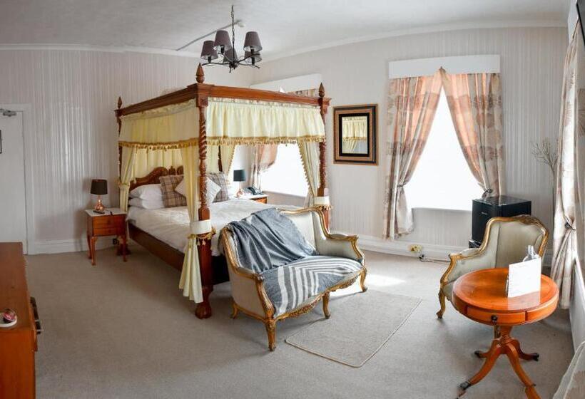 سوییت, The Hotel Commodore