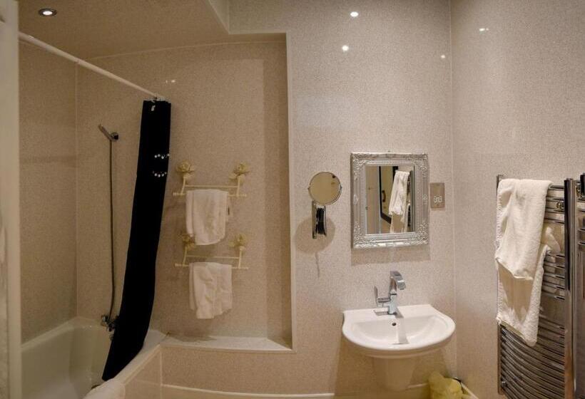 سوییت, The Hotel Commodore