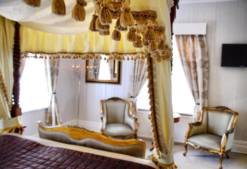 سوییت, The Hotel Commodore