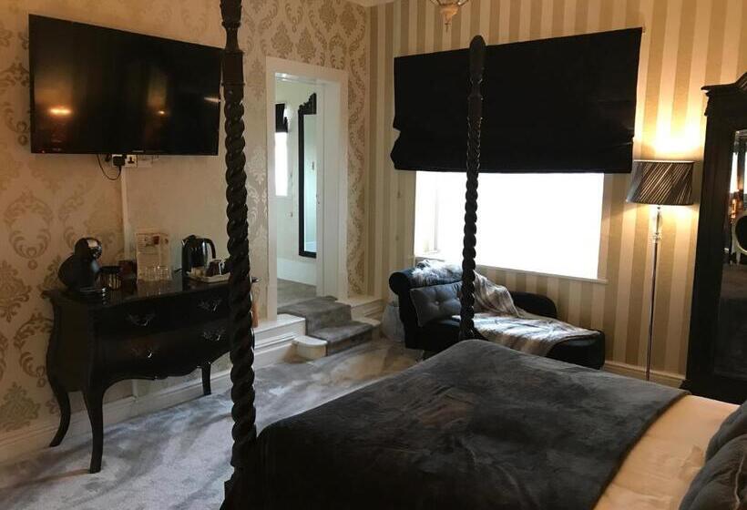 سوییت, The Hotel Commodore